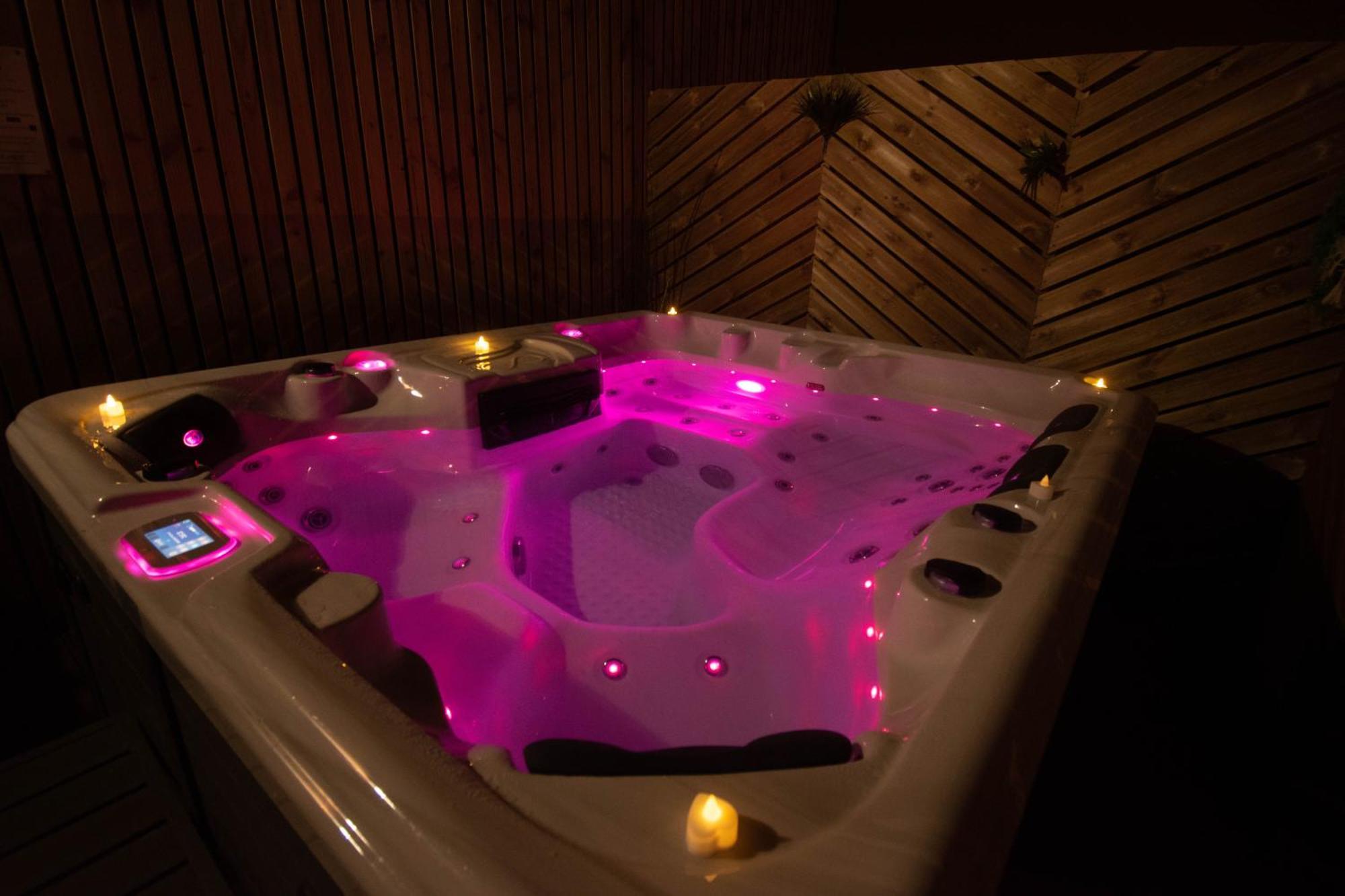 Studio Les 2 Fees - Jacuzzi - Deco Feerique Montfort-sur-Meu 외부 사진