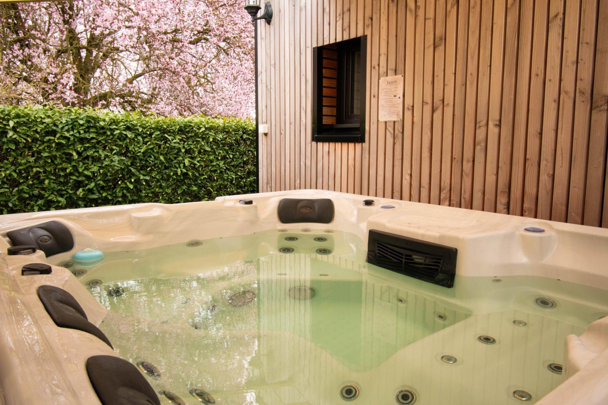 Studio Les 2 Fees - Jacuzzi - Deco Feerique Montfort-sur-Meu 외부 사진